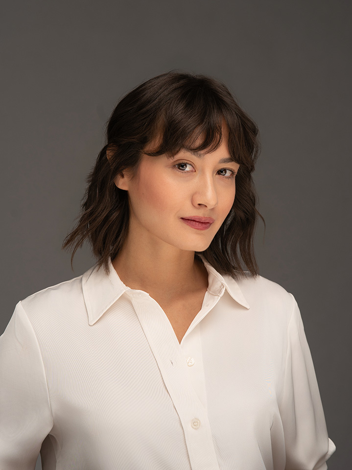 professionelles bewerbungsfoto frau portrait neutraler hintergrund